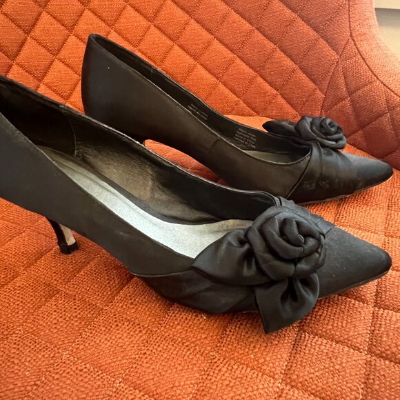 Black Satin rosette kitten heels Menbur Size 37 = 6.5 or 7 - Picture 2 of 5